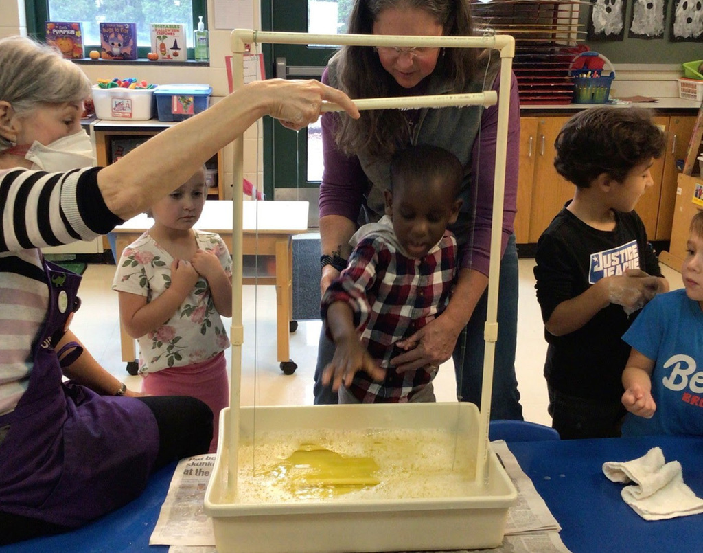 teachers help students create bubbles