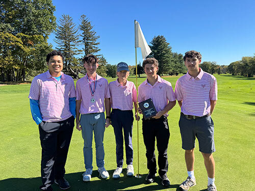 18th Green at Crystal Lake Left to right: Junyao Pereira Matthew Fogg Luke Hayes Sal Arena Jace Oak