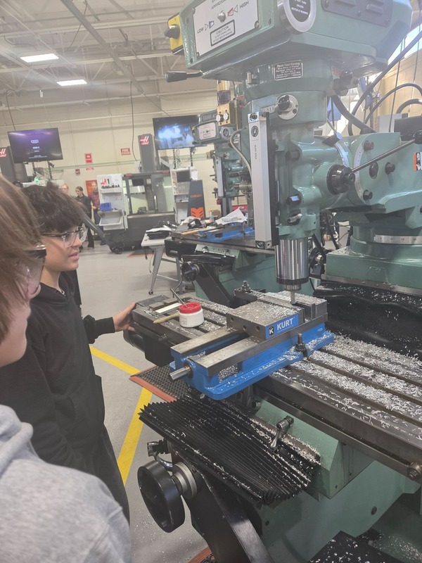 Freshmen Exploratory Week - Advanced Manufacturing