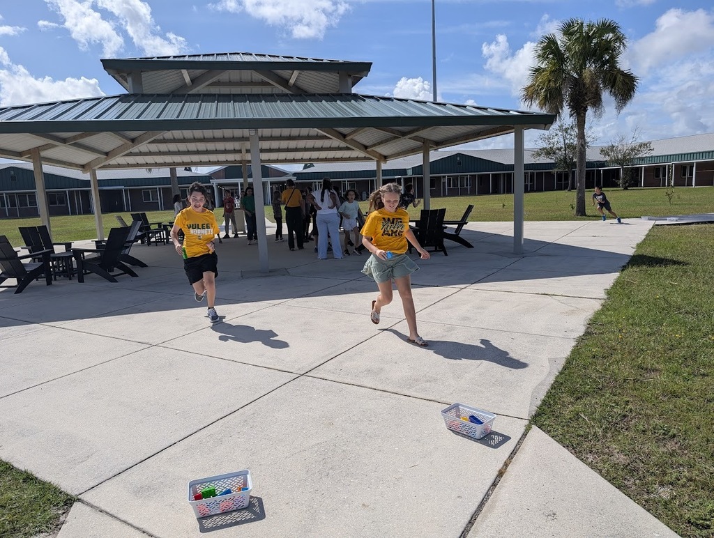 Students relay racing