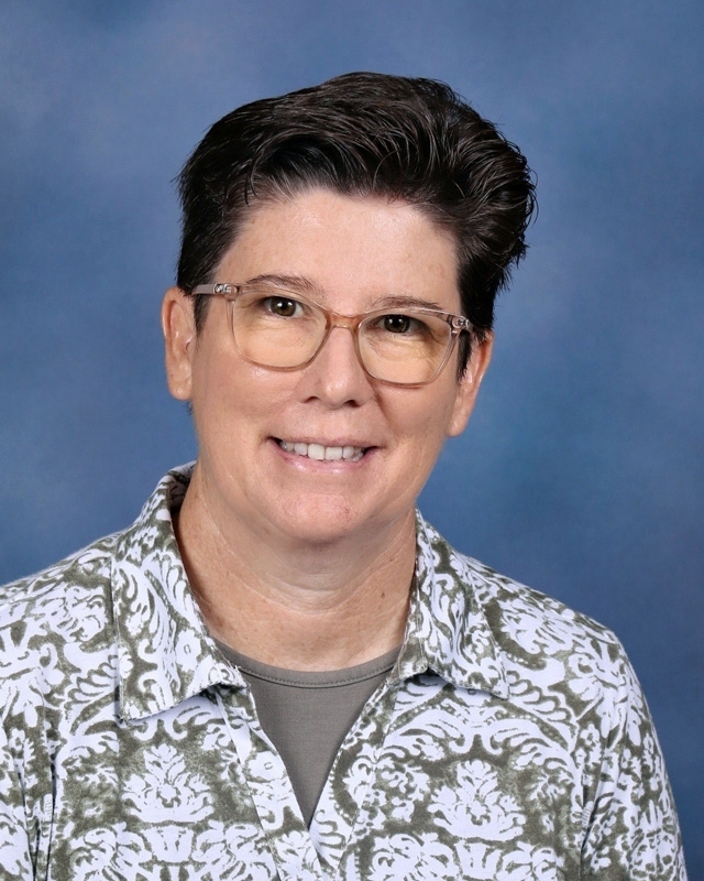 A photo of Karen Russell.