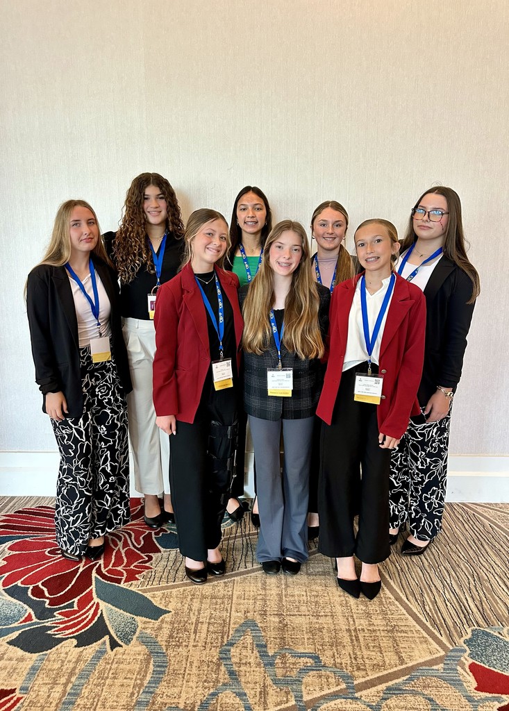 FBLA Students posing for photo.