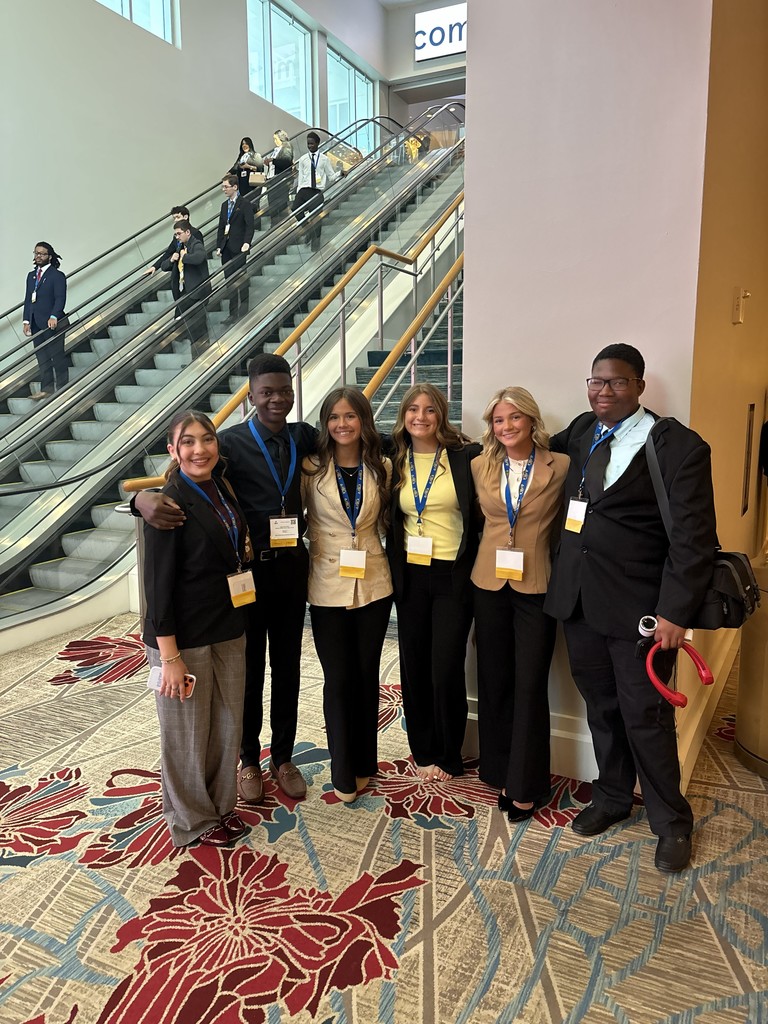 FBLA Students posing for photo.