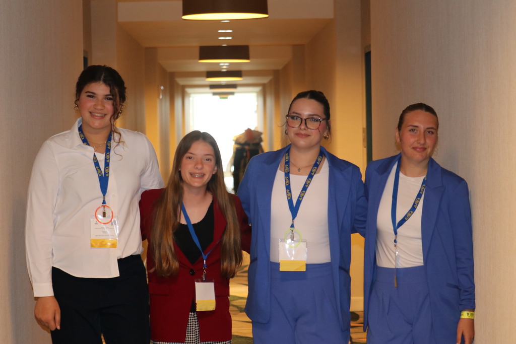 FBLA Students posing for photo.