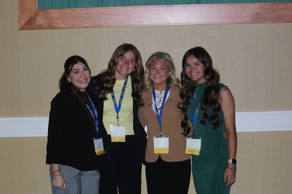 FBLA Students posing for photo.