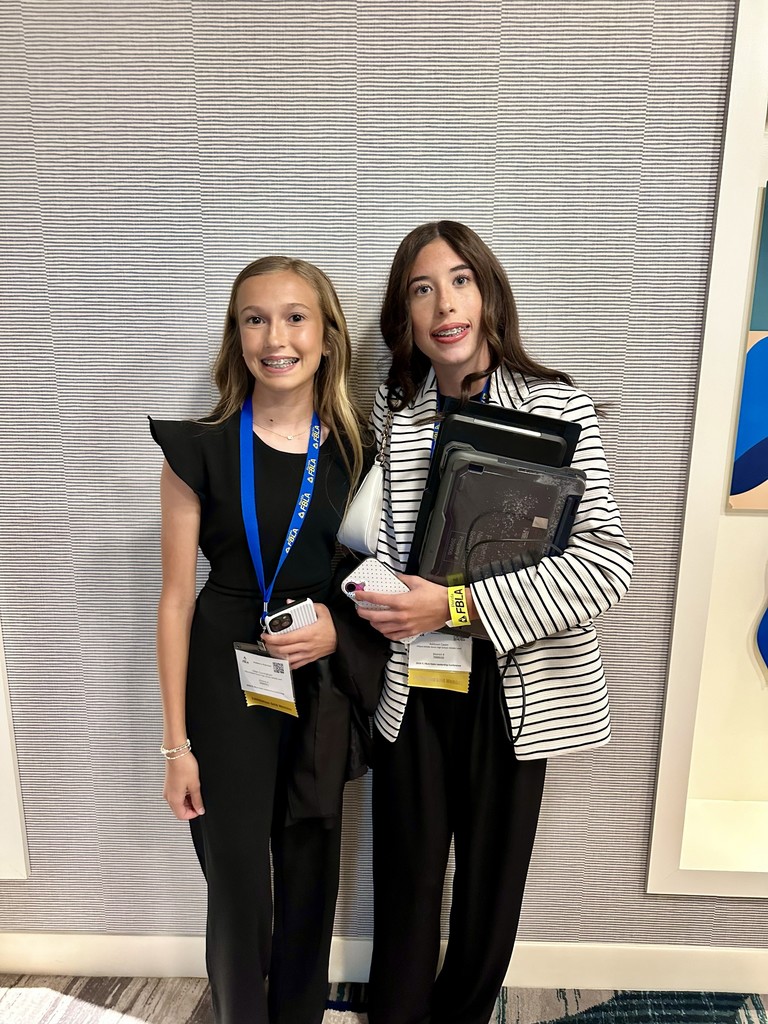 FBLA Students posing for photo.