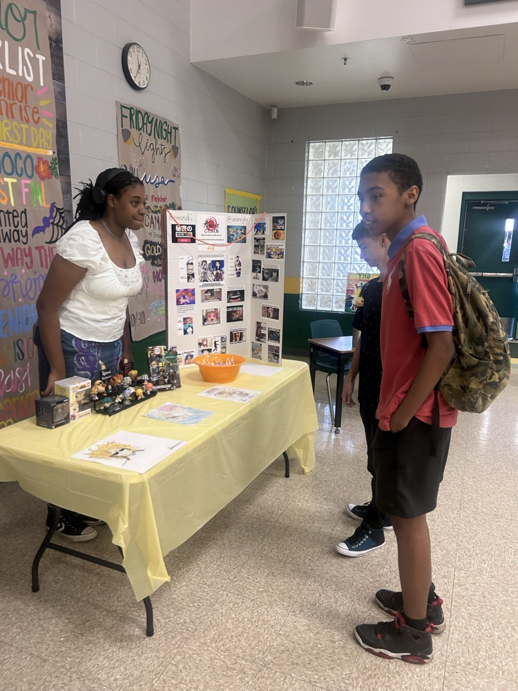 students learning about a club at YHS