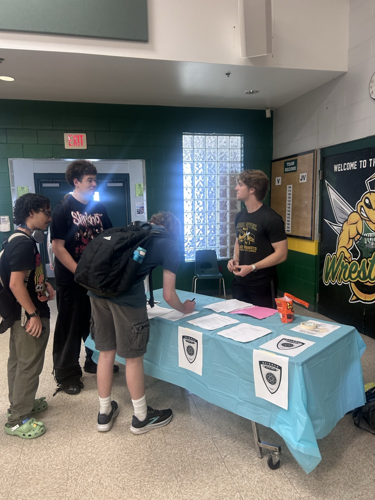 students learning about a club at YHS