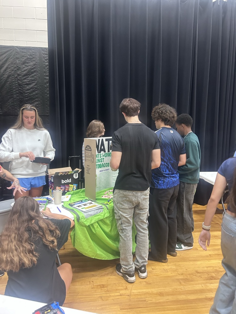 students learning about a club at YHS