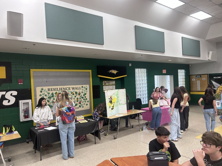 students learning about a club at YHS