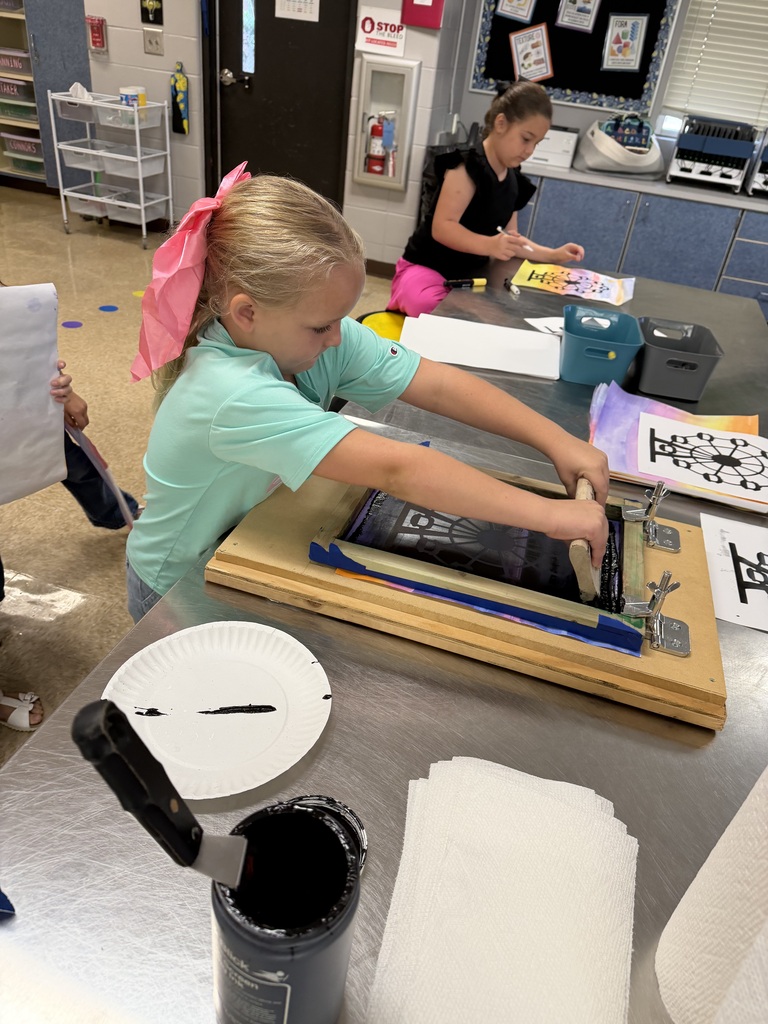 student screen printing in art class
