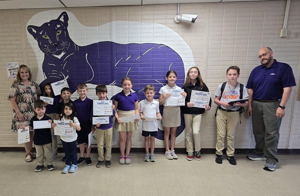 Pictured: Principal Diana Curtis, Tyson Bennett (PK), Rhiley Luman (3rd), Shirley Vascocu (PK), Kamdyn Dunn (1st), Bennett Shestakoff (1st), Maverick Rachal (2nd), Aubrey Price (2nd), Bridger Outlaw (K), Aubree Lucas (4th), Aubree Carter(5th), Connor Hinds (4th), Kiwanis Club member Craig Caskey.
