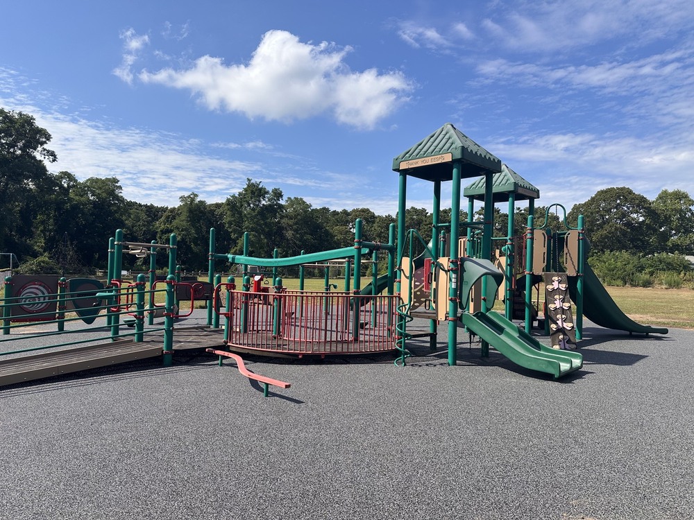 New playground surfacee