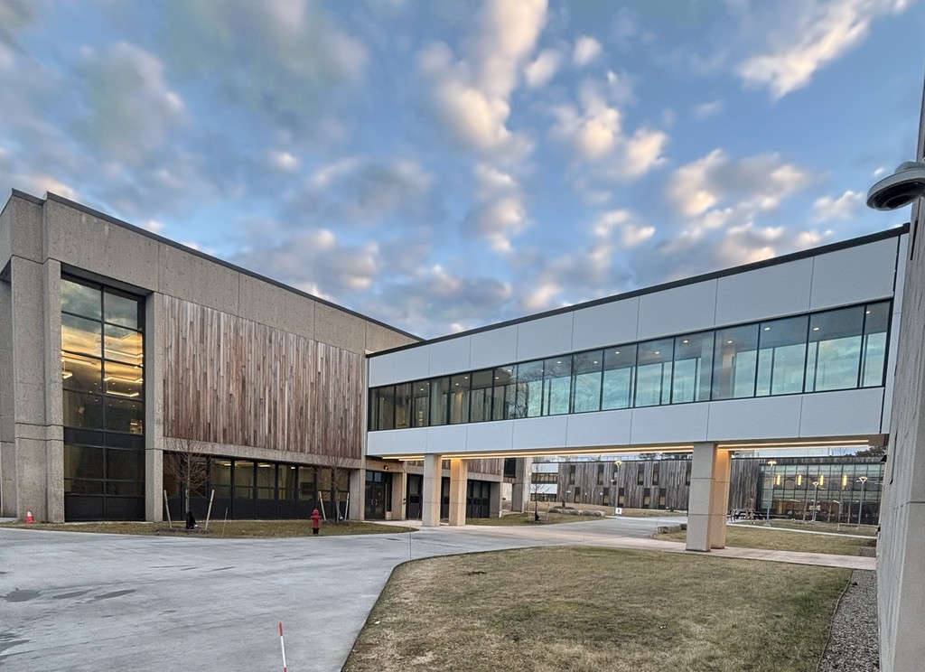 Image of the courtyard overlooking D building, the bridge from N building, and G building in the background