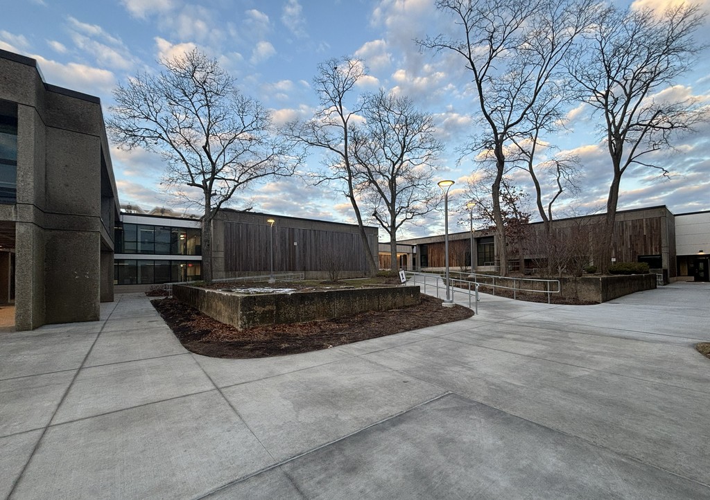 Image of the courtyard facing the NRHS B, A, and C buildings
