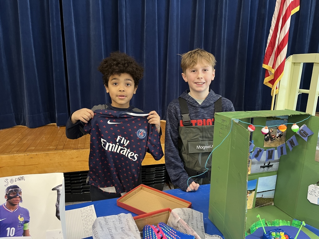 Fourth-grade students shared their favorite hobbies with family and friends!