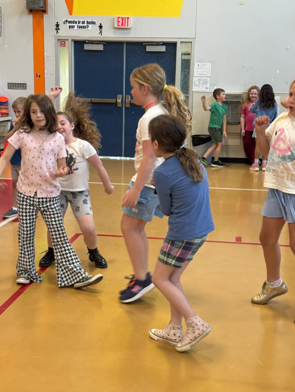 kids dancing
