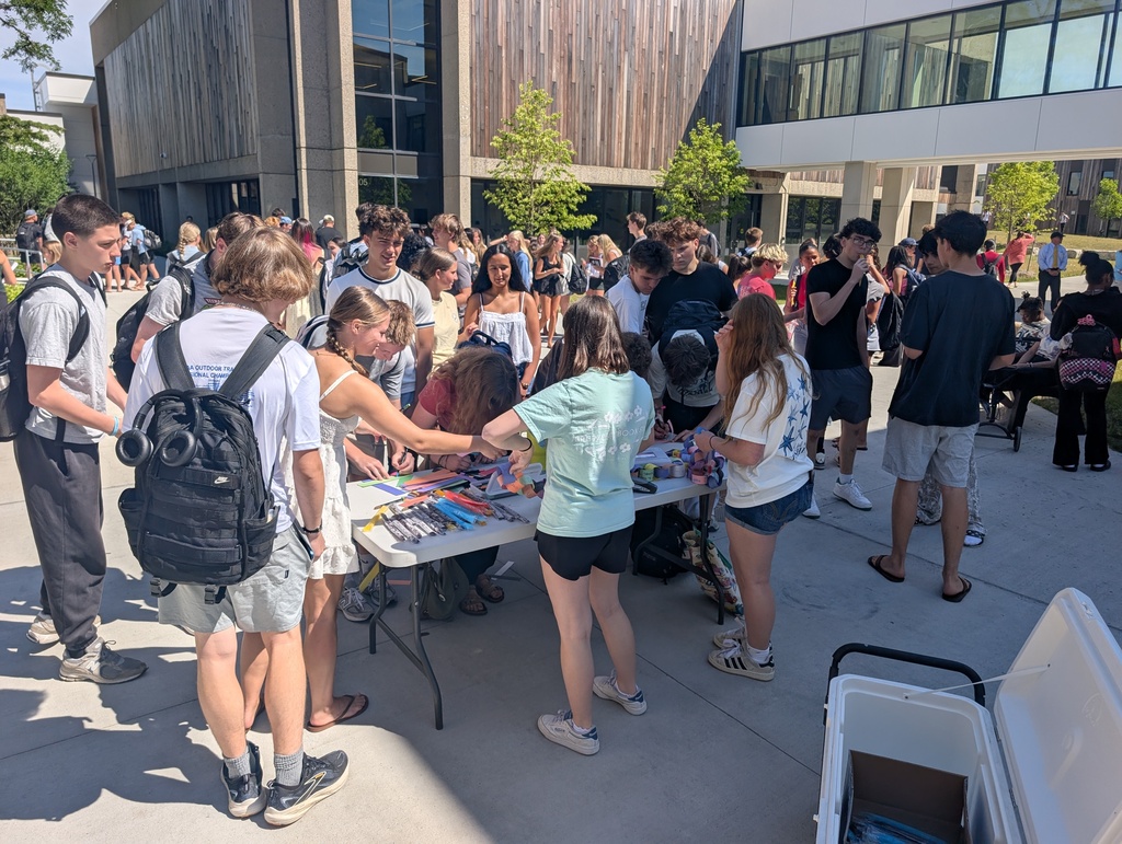 Hope Squad giving out ice pops and having students share what they are hopeful for in between finals
