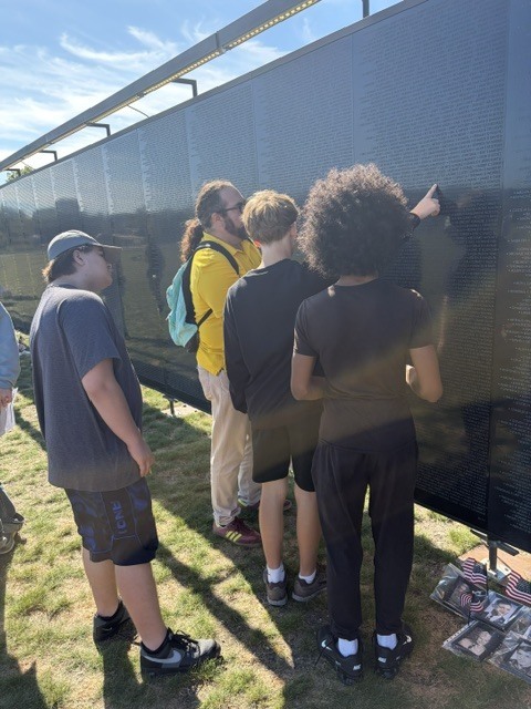 NRHS Students visit The Wall that Heals, a 3/4 scale replica of the Vietnam Memorial
