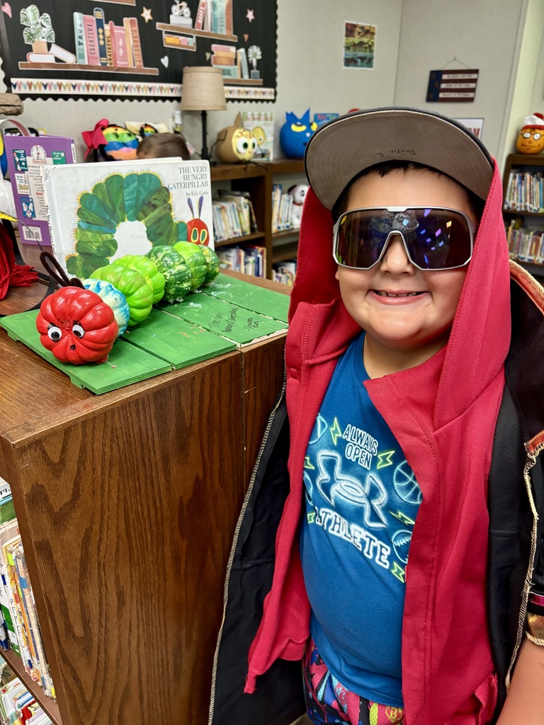 1st grade students with decorated pumpkins.