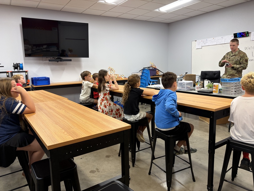 Elementary visiting Mrs. Curry’s STEM class