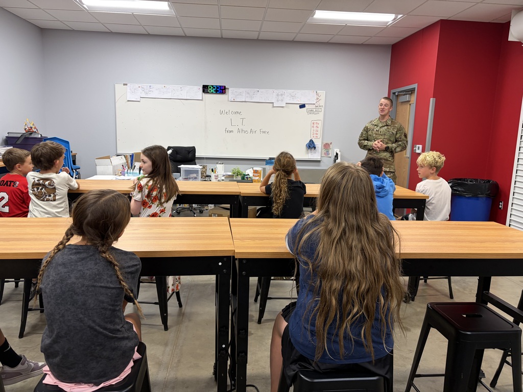 Elementary visiting Mrs. Curry’s STEM class