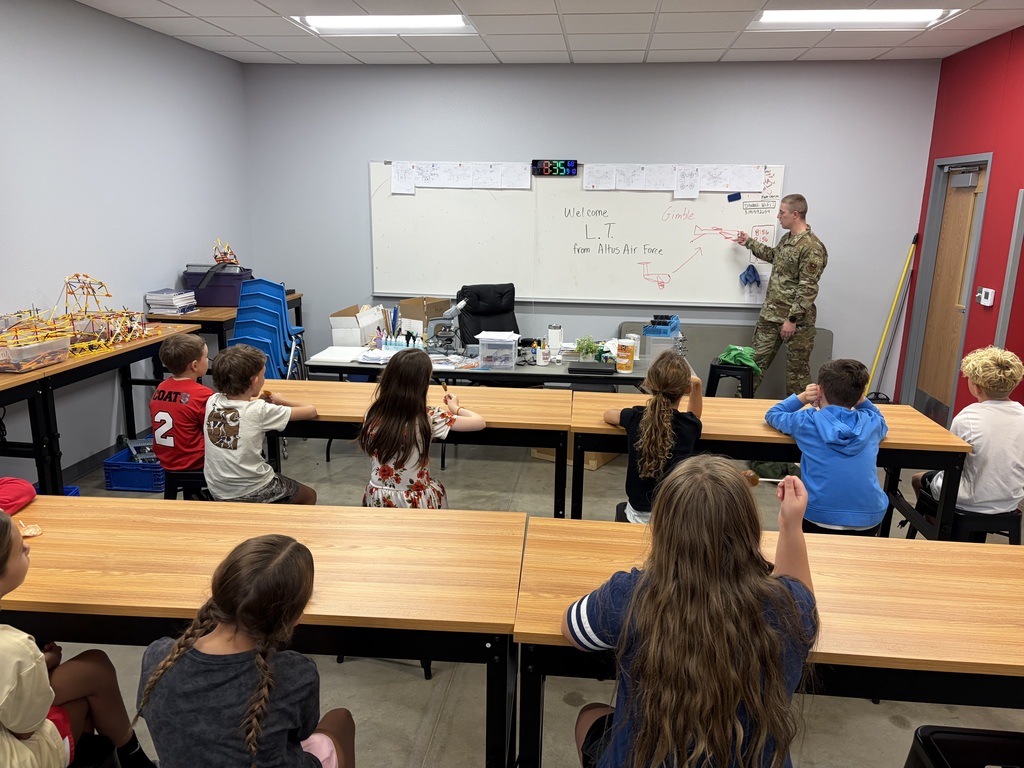 Elementary visiting Mrs. Curry’s STEM class
