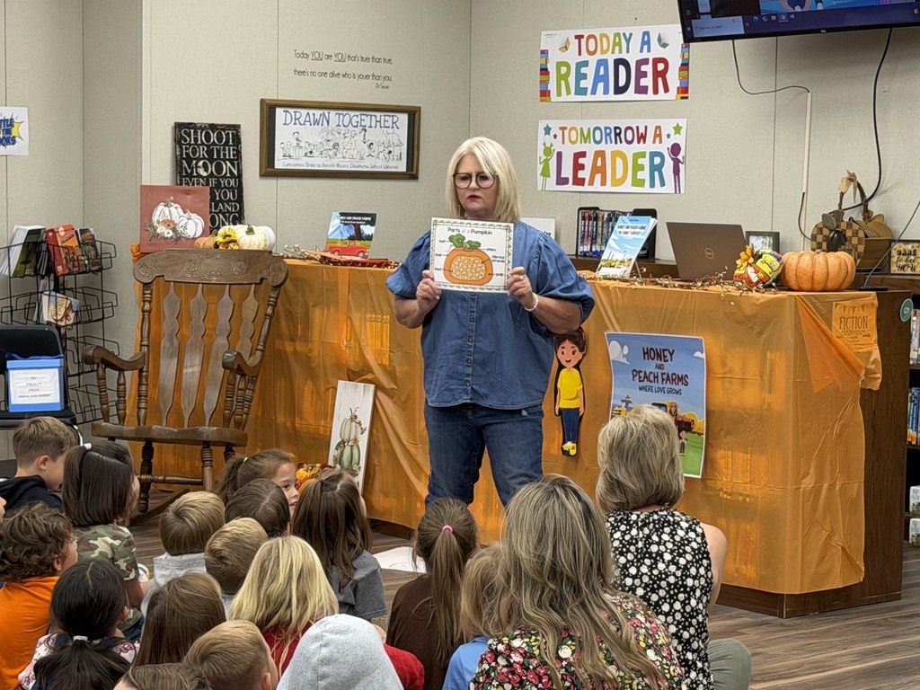 Local Author Dana Patterson visits Navajo