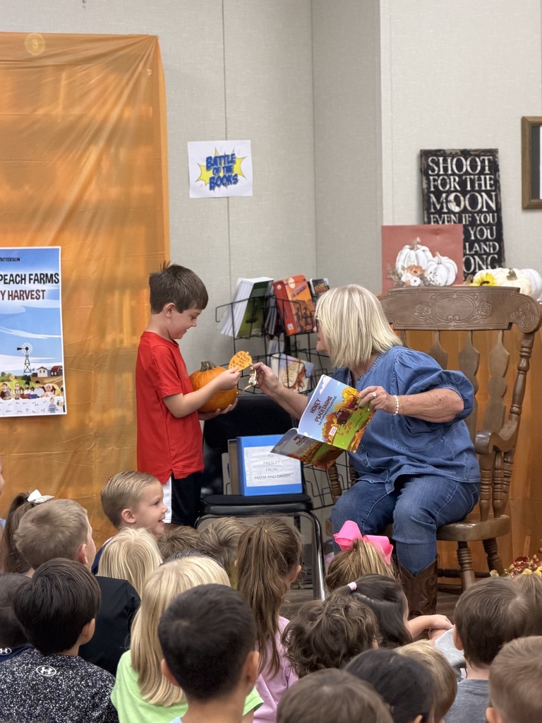 Local Author Dana Patterson visits Navajo