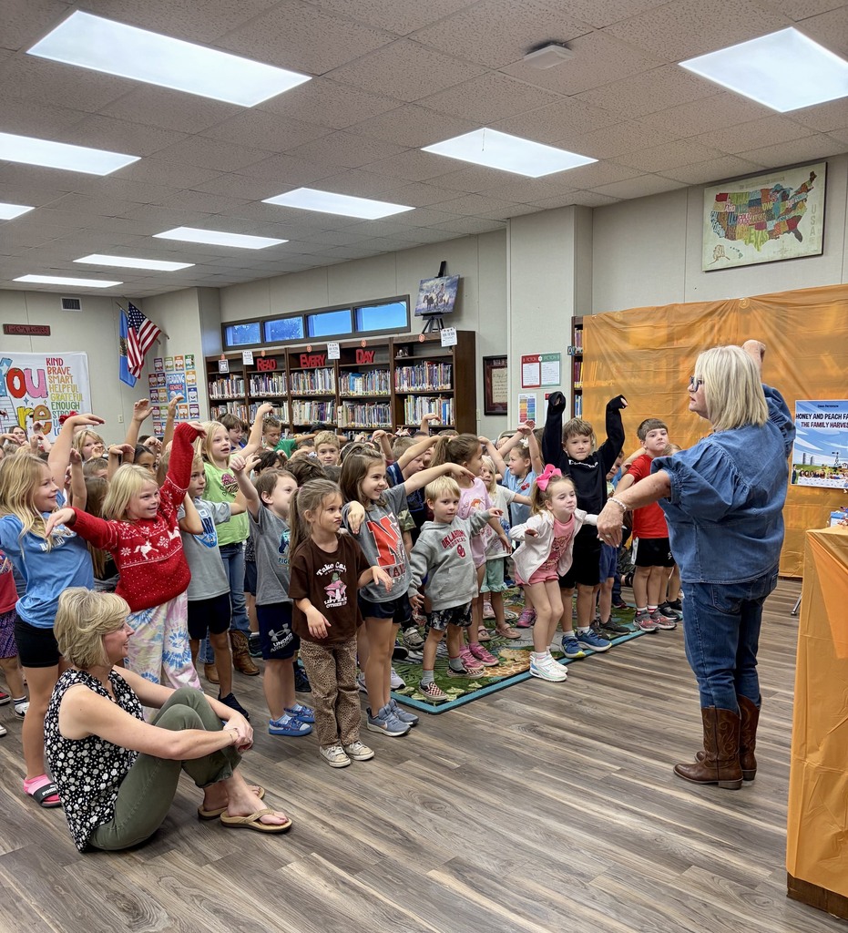 Local Author Dana Patterson visits Navajo