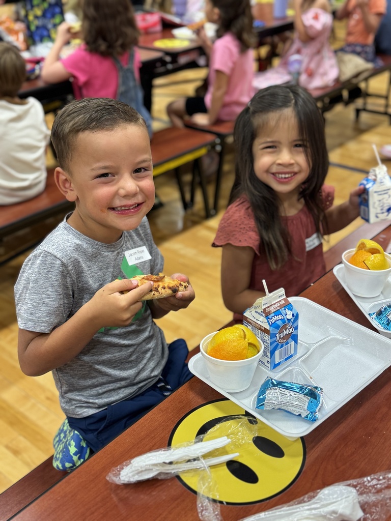 Students eating lunch.