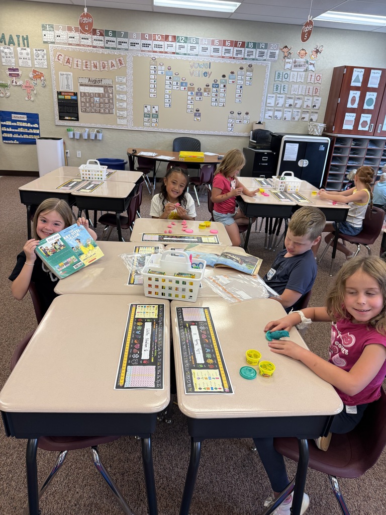 1st grade students playing a game.