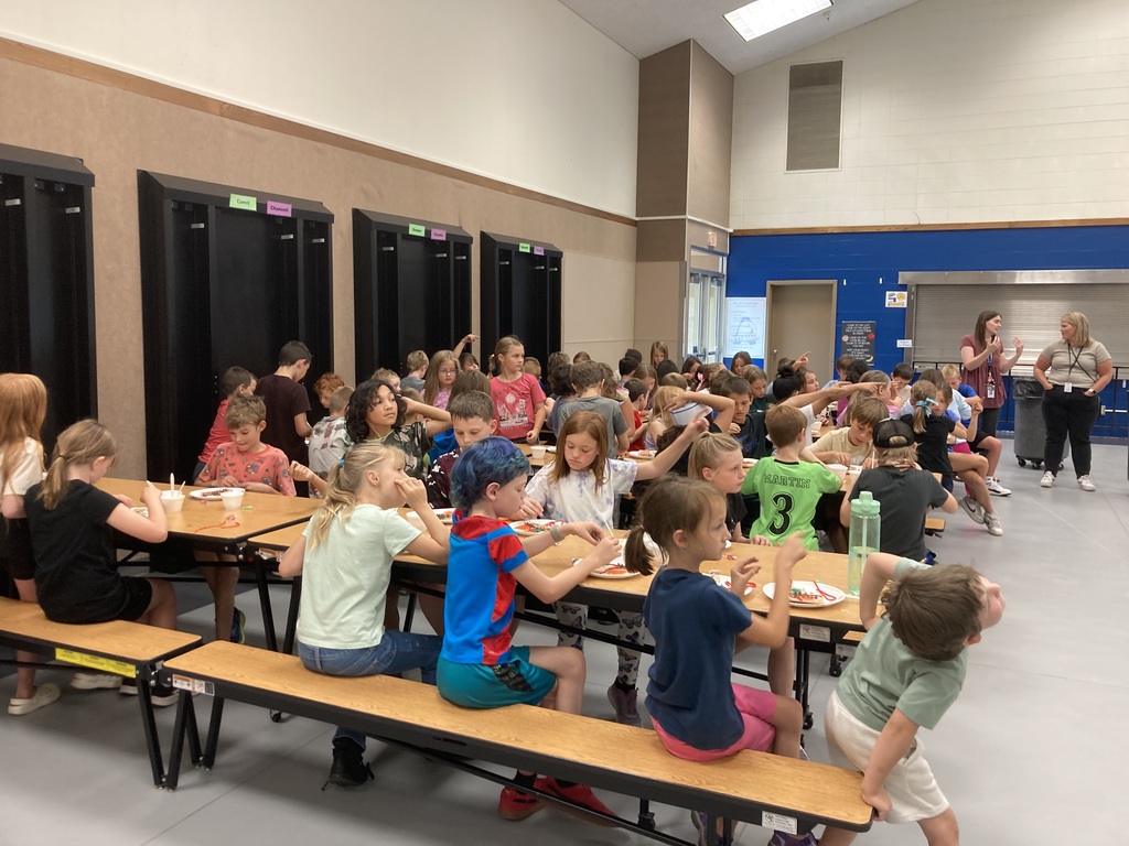 Fourth Grade students working on their Utah Map