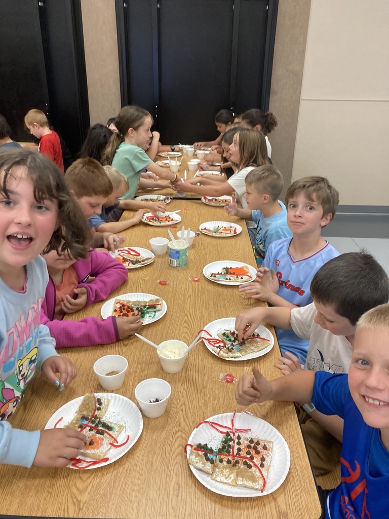 Fourth Grade students working on their Utah Map