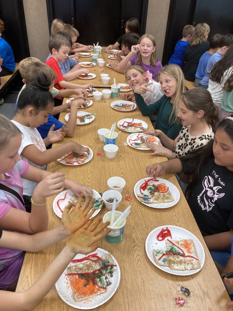 Fourth Grade students working on their Utah Map