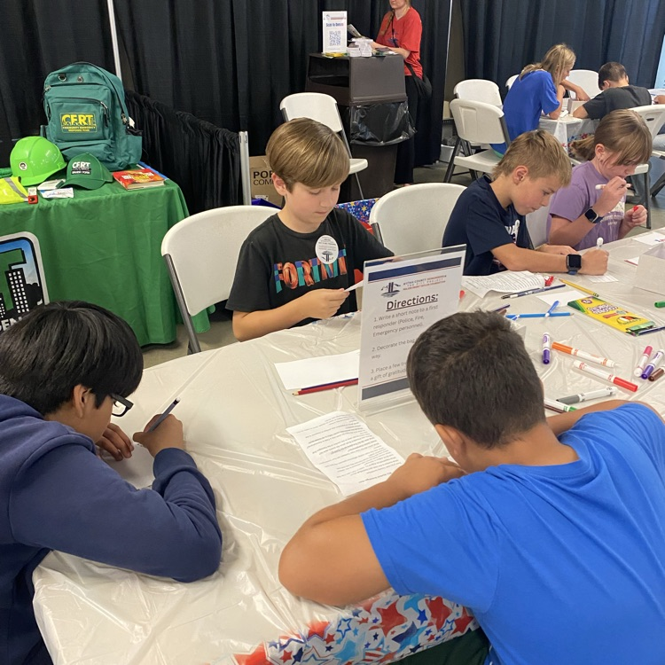 kids writing cards 