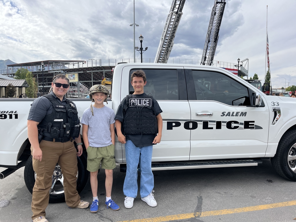 Students visiting with Salem Police officers