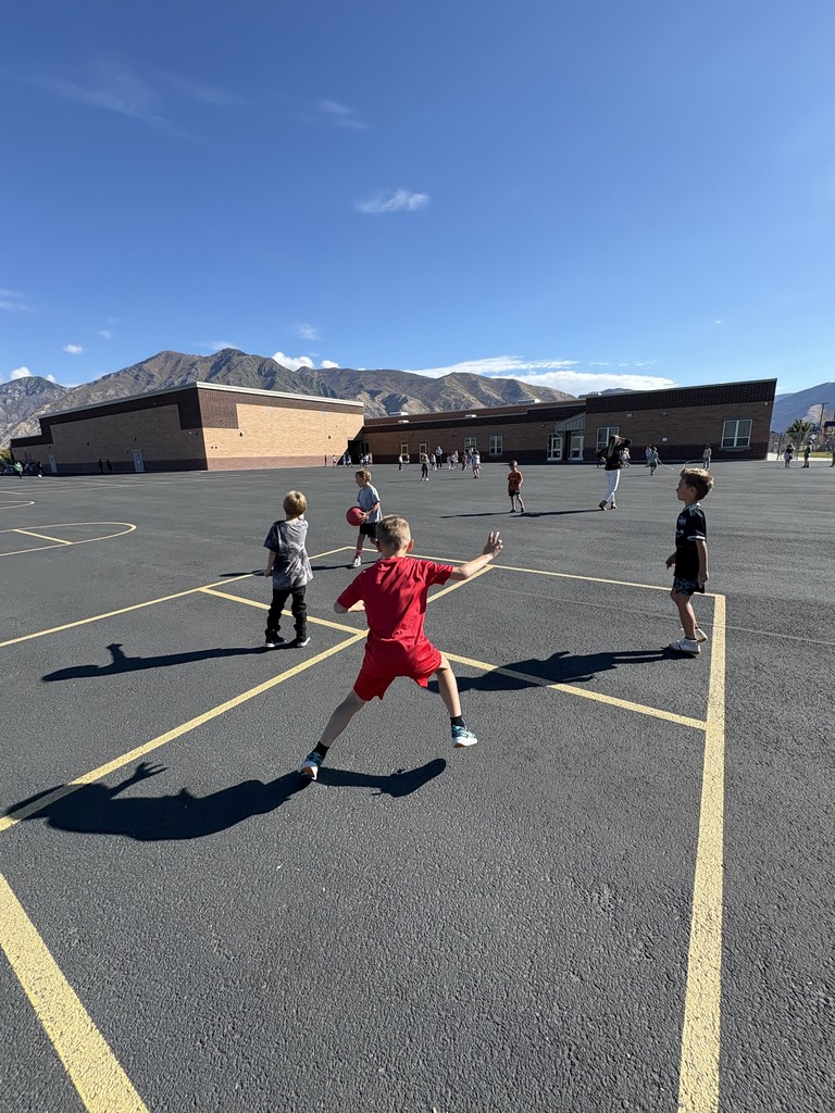 students playing four square