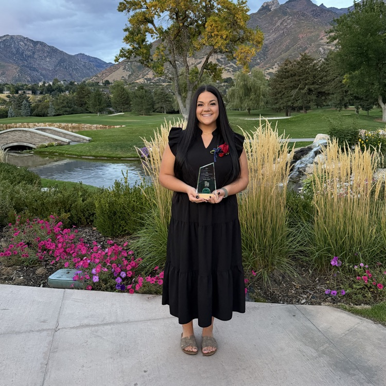 Katie Bahr receives teaching award
