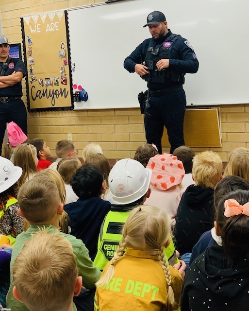 Spanish Fork officers telling students about how they help the community