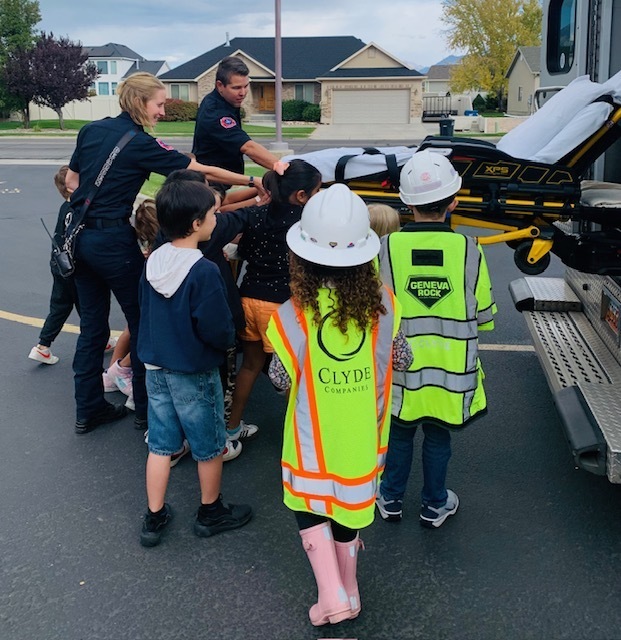 1st grade students learning about an abulance