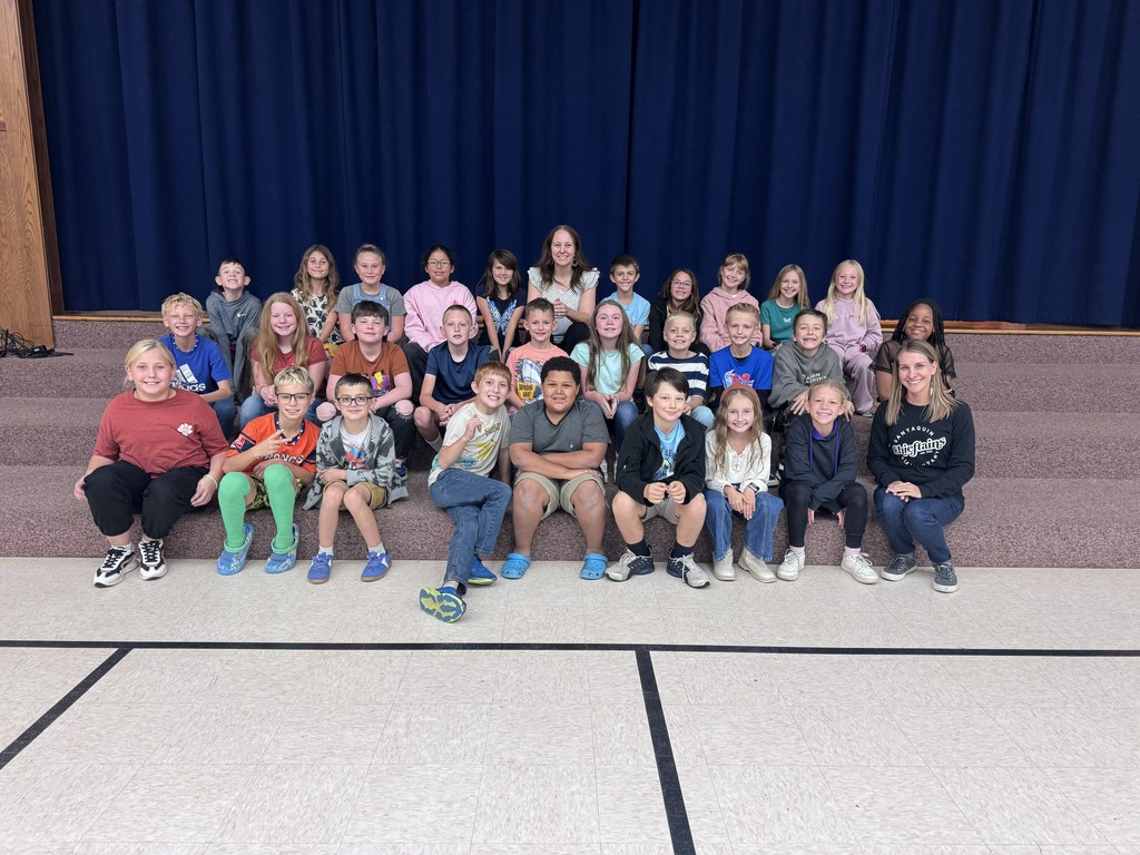 mrs pro's 4th grade class and elaine vickers author assembly
