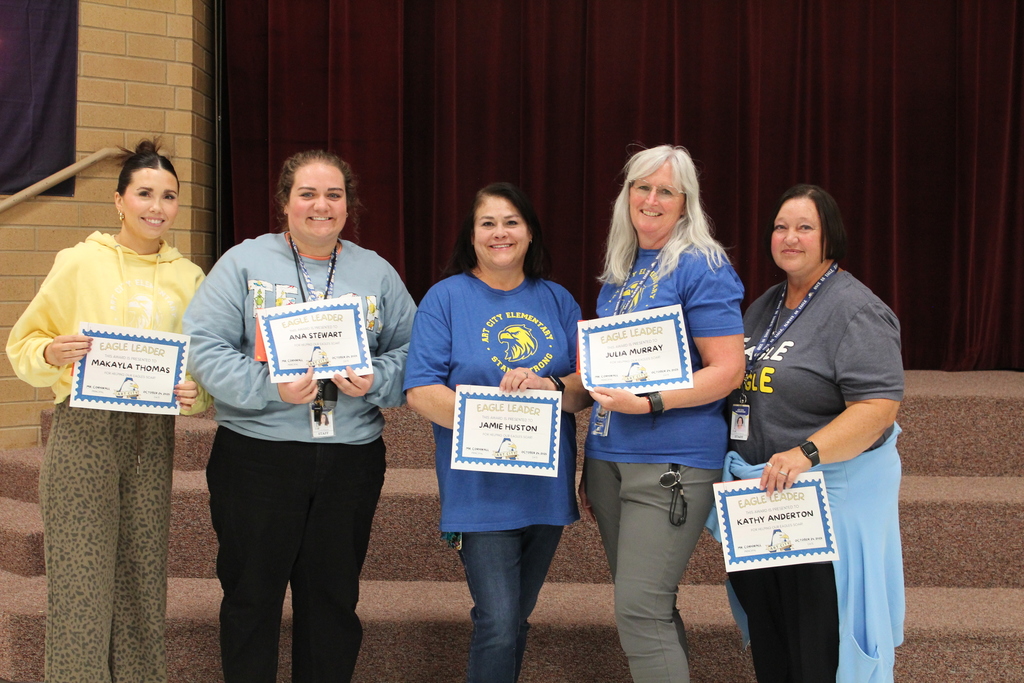 Makayla Thomas, Analisa Stewart, Jamie Stewart, Julia Murray and Kathy Anderton