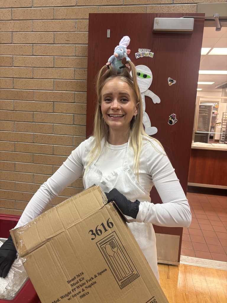 Lunch lady with Remy mouse on her head. 