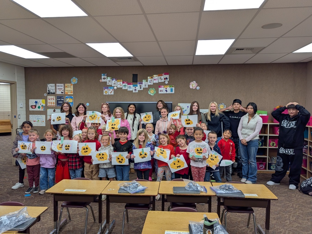 Payson Junior High Peer Leadership Class helping Mrs. Haines' first graders make pumpkins