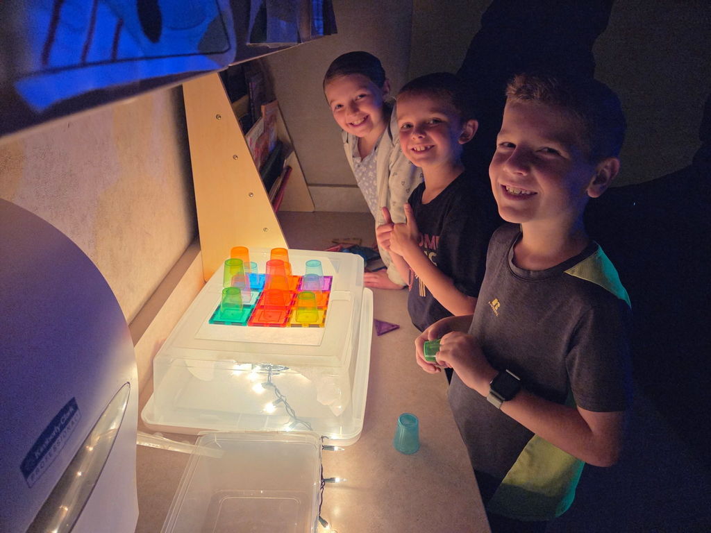 Third grade is currently studying light and sound in CKLA, and Mrs. Nixon’s class had a blast this Friday with some hands-on learning! Students explored shadows, color, light, and all things that glow—it was an exciting way to bring their learning to life.