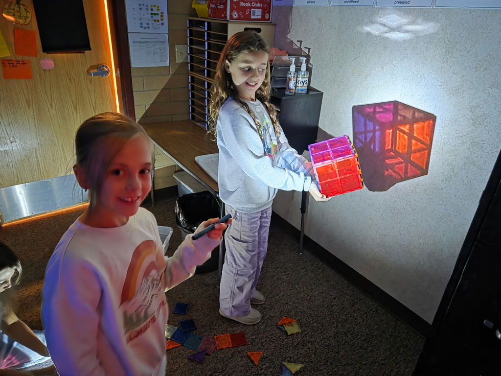 Third grade is currently studying light and sound in CKLA, and Mrs. Nixon’s class had a blast this Friday with some hands-on learning! Students explored shadows, color, light, and all things that glow—it was an exciting way to bring their learning to life.