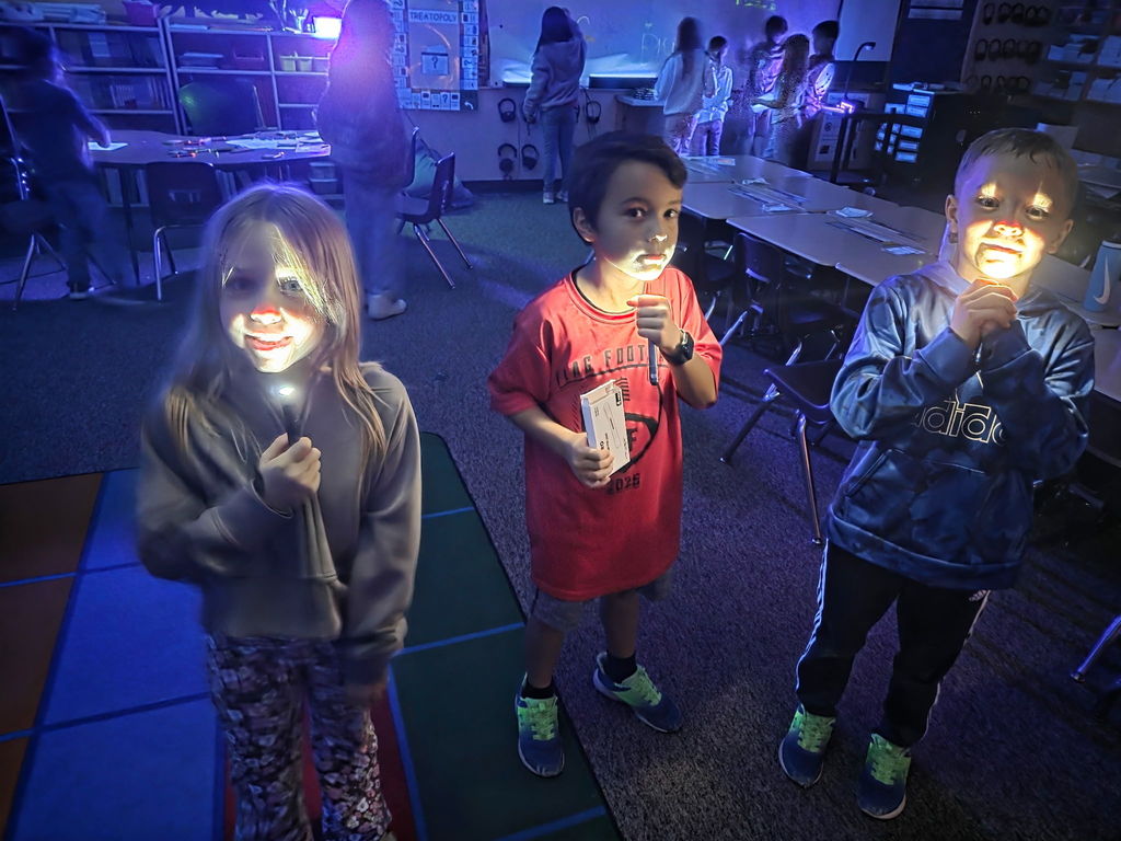 Third grade is currently studying light and sound in CKLA, and Mrs. Nixon’s class had a blast this Friday with some hands-on learning! Students explored shadows, color, light, and all things that glow—it was an exciting way to bring their learning to life.