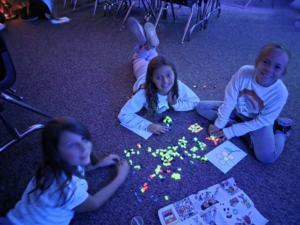Third grade is currently studying light and sound in CKLA, and Mrs. Nixon’s class had a blast this Friday with some hands-on learning! Students explored shadows, color, light, and all things that glow—it was an exciting way to bring their learning to life.