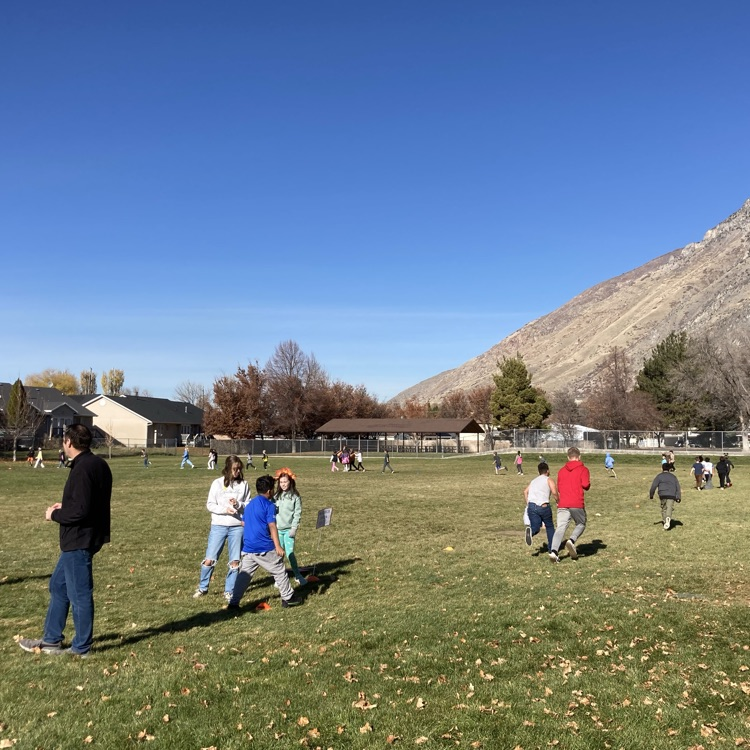 Students and faculty doing the Turkey Trot